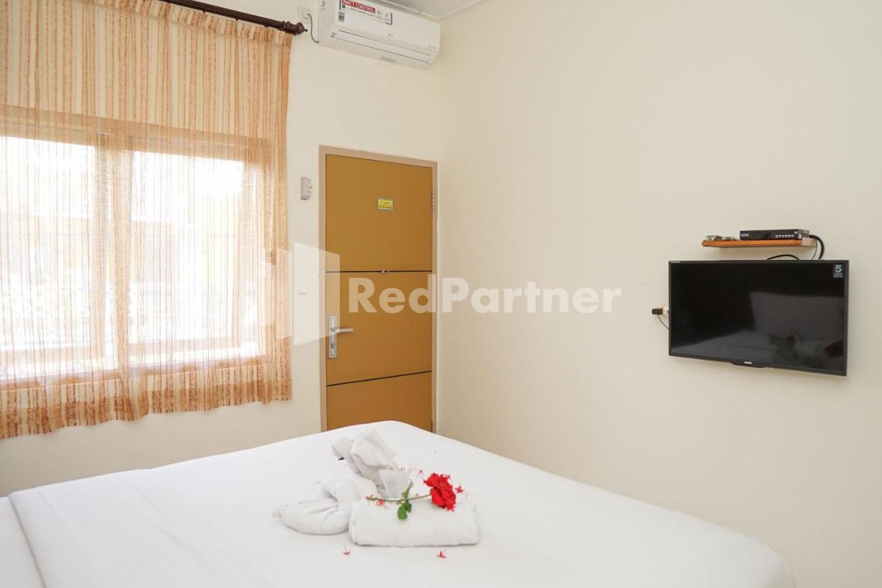 Adisa Homestay Near Saiful Anwar Malang Dış mekan fotoğraf